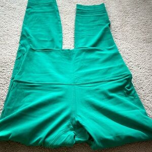 Lululemon Align High rise 25” leggings 6 Kelly green